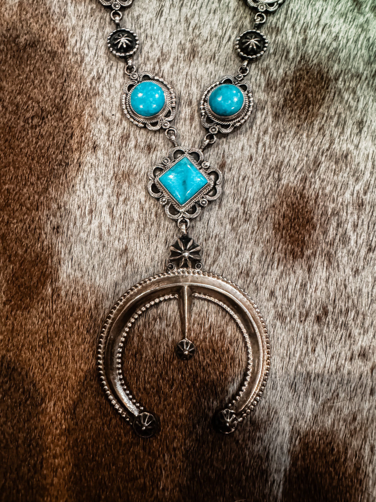 Running bear Naja Lariat