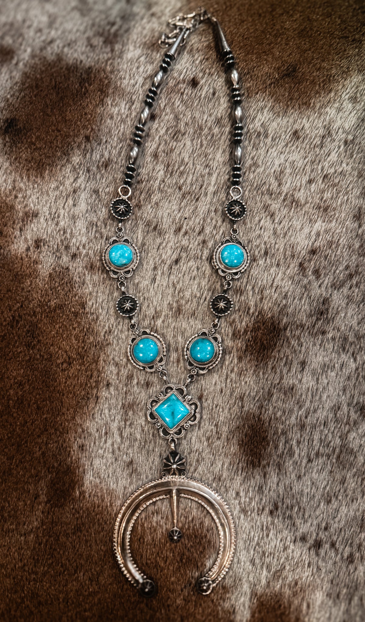 Running bear Naja Lariat